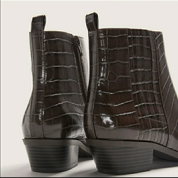 10ww Croc embossed Faux leather boots - Picture 2 of 3
